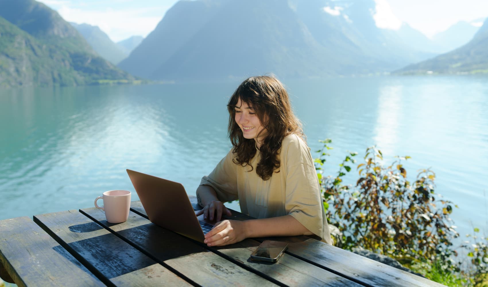 [CNBC] The top 10 industries for work-from-anywhere jobs in 2025